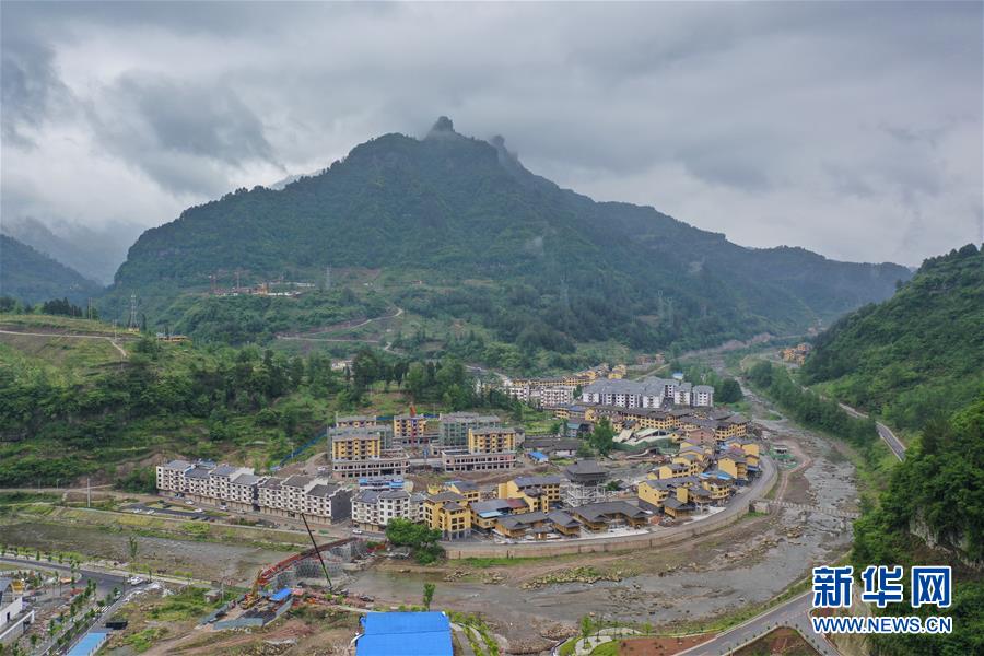 (集中連片特困地區(qū)貧困村調研行·圖文互動)(1)脫貧路上“跑”出幸福生活——重慶石柱土家族自治縣華溪村脫貧調查