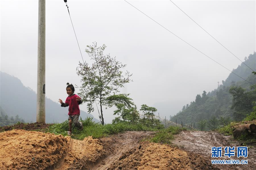(集中連片特困地區(qū)貧困村調研行·圖文互動)(2)脫貧路上“跑”出幸福生活——重慶石柱土家族自治縣華溪村脫貧調查