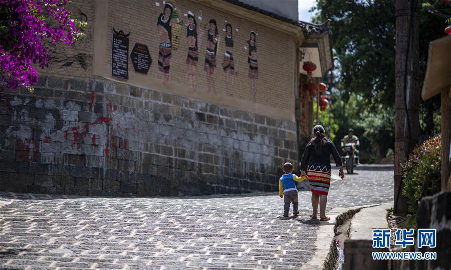 （集中連片特困地區(qū)貧困村調研行&middot;圖文互動）（3）阿佤人民再唱新歌&mdash;&mdash;云南騰沖市三家村中寨司莫拉佤族村脫貧調查