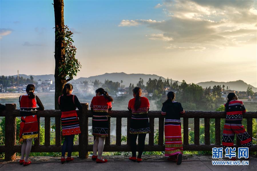 （新華全媒頭條&middot;圖文互動）（8）決戰(zhàn)決勝奪取脫貧攻堅(jiān)戰(zhàn)全面勝利&mdash;&mdash;寫在第7個國家扶貧日之際