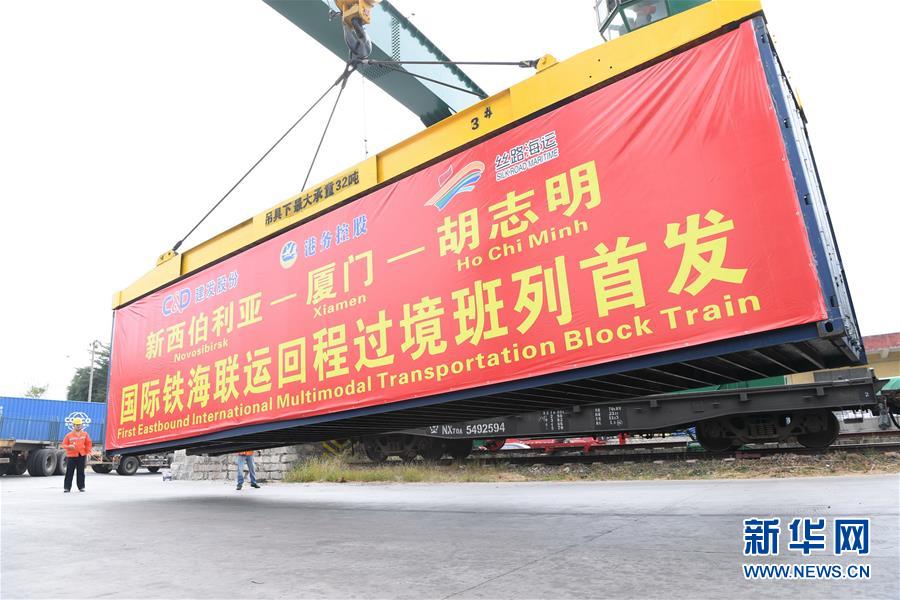 （在習(xí)近平新時(shí)代中國(guó)特色社會(huì)主義思想指引下&mdash;&mdash;新時(shí)代新作為新篇章&middot;習(xí)近平總書(shū)記關(guān)切事&middot;圖文互動(dòng)）（6）我家大門常打開(kāi)&mdash;&mdash;經(jīng)濟(jì)特區(qū)全方位對(duì)外開(kāi)放故事