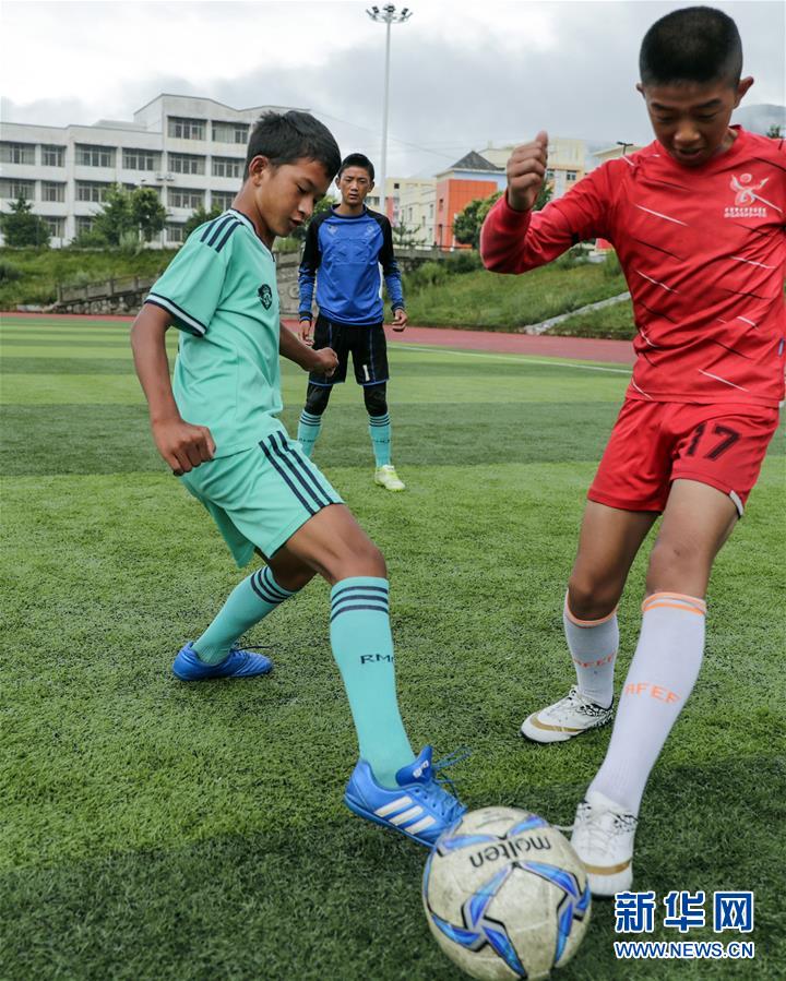 （習(xí)近平的小康故事&middot;新華視界&middot;圖文互動(dòng)）（1）&ldquo;讓每個(gè)人都有人生出彩的機(jī)會(huì)&rdquo;&mdash;&mdash;習(xí)近平和人民教育的故事