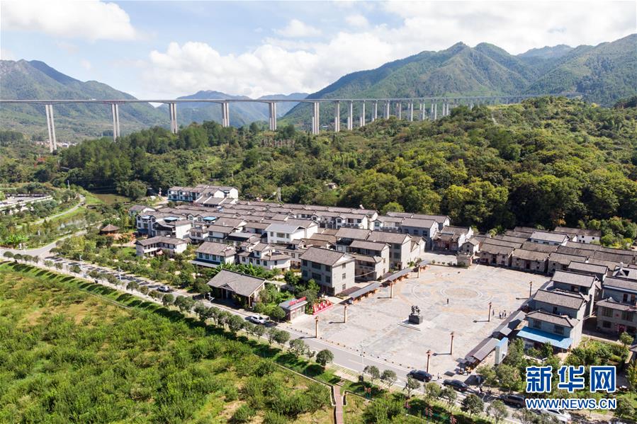 （習(xí)近平的小康故事&middot;新華網(wǎng)&middot;圖文互動）（3）&ldquo;真正解決好基層群眾看病難、看病貴問題&rdquo;&mdash;&mdash;習(xí)近平和群眾健康的故事