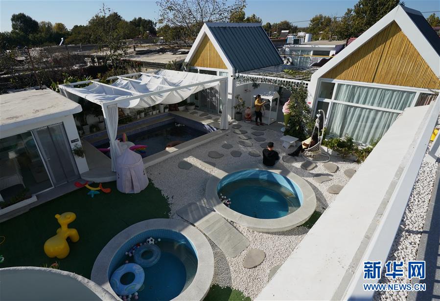 (全面建成小康社會“百城千縣萬村調(diào)研行”·圖文互動)(2)北戴河村:藝術(shù)院落“點(diǎn)亮”鄉(xiāng)村致富路