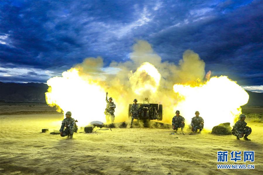 （在習(xí)近平強(qiáng)軍思想指引下&middot;我們?cè)趹?zhàn)位報(bào)告&middot;圖文互動(dòng)）（1）朵朵傘花綻放，勝戰(zhàn)精兵天降&mdash;&mdash;空降兵部隊(duì)某旅教導(dǎo)員余海龍帶領(lǐng)官兵傳承黃繼光精神記事