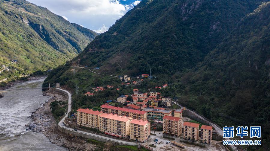 (決戰(zhàn)決勝脫貧攻堅·圖文互動)(3)搬遷點的快樂事——云南努力讓搬遷群眾安居樂業(yè)