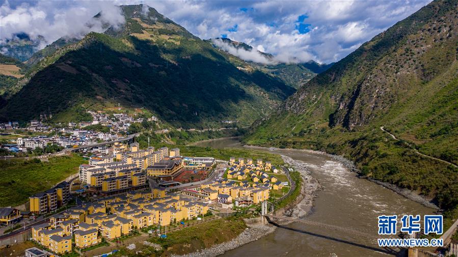 (決戰(zhàn)決勝脫貧攻堅·圖文互動)(4)搬遷點的快樂事——云南努力讓搬遷群眾安居樂業(yè)