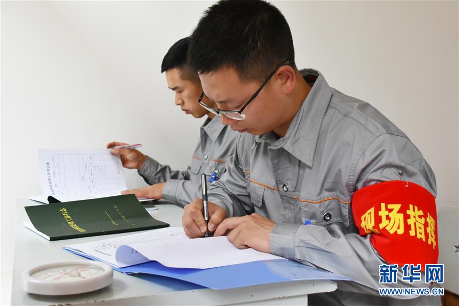 (在習(xí)近平強(qiáng)軍思想指引下·我們?cè)趹?zhàn)位報(bào)告·圖文互動(dòng))(1)牢記統(tǒng)帥囑托 做刀尖上的舞者——記聯(lián)勤保障部隊(duì)某報(bào)廢武器彈藥銷(xiāo)毀站參謀長(zhǎng)陳雪禮