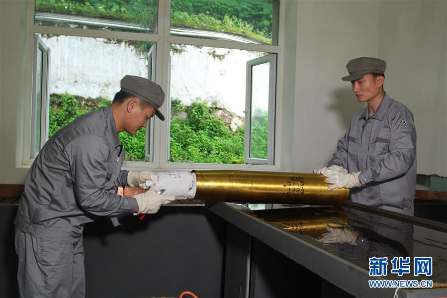 (在習(xí)近平強(qiáng)軍思想指引下·我們?cè)趹?zhàn)位報(bào)告·圖文互動(dòng))(2)牢記統(tǒng)帥囑托 做刀尖上的舞者——記聯(lián)勤保障部隊(duì)某報(bào)廢武器彈藥銷(xiāo)毀站參謀長(zhǎng)陳雪禮