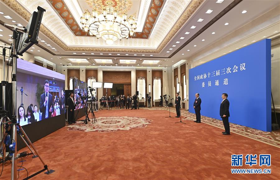 （兩會(huì)&middot;政協(xié)開(kāi)幕）（7）接受采訪