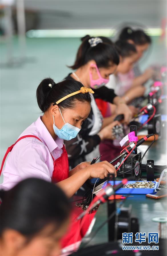 （新華全媒頭條&middot;兩會特別報道）（5）攻堅克難贏未來&mdash;&mdash;從政府工作報告看2020年中國發(fā)展走向 