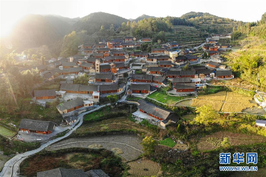 （新華全媒頭條&middot;兩會(huì)特別報(bào)道&middot;圖文互動(dòng)）（1）從取得決定性成就到奪取全面勝利&mdash;&mdash;從全國兩會(huì)看決戰(zhàn)決勝脫貧攻堅(jiān)