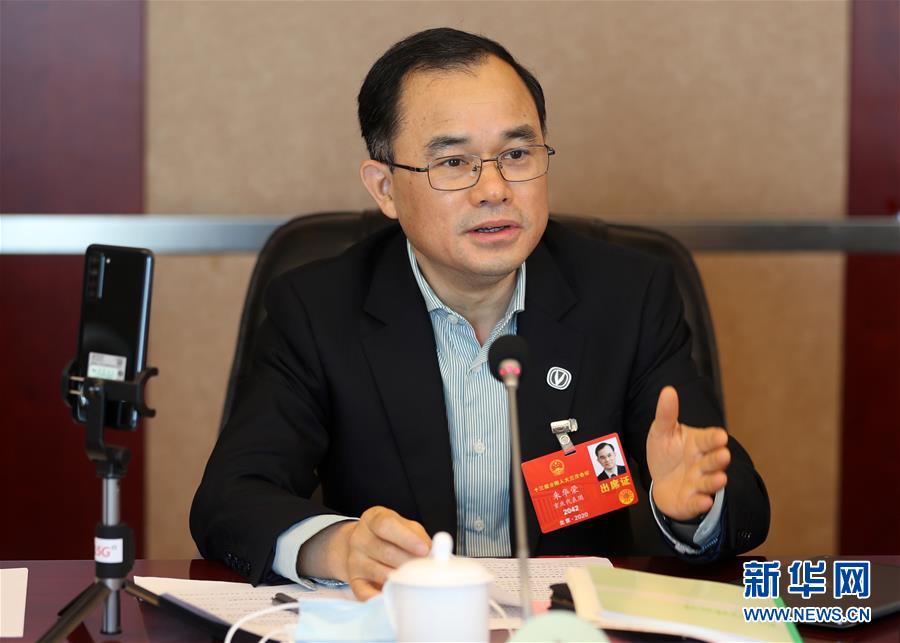 （兩會(huì)&middot;熱點(diǎn)畫報(bào)）（4）代表委員建言統(tǒng)籌做好經(jīng)濟(jì)社會(huì)發(fā)展工作