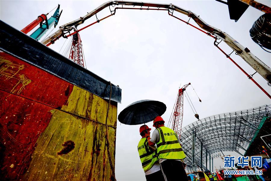 （兩會(huì)&middot;熱點(diǎn)畫報(bào)）（20）代表委員建言統(tǒng)籌做好經(jīng)濟(jì)社會(huì)發(fā)展工作