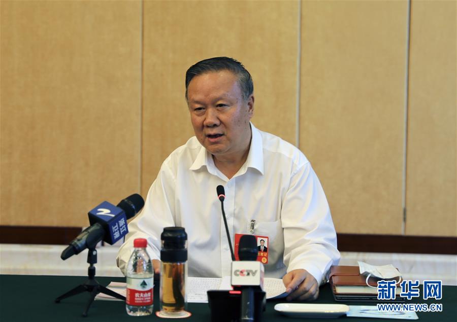 （兩會(huì)&middot;熱點(diǎn)畫(huà)報(bào)）（7）代表委員聚焦民法典草案