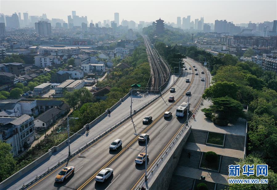 （新華全媒頭條&middot;圖文互動(dòng)）（13）從人民中汲取磅礴力量&mdash;&mdash;習(xí)近平總書記同出席2020年全國兩會(huì)人大代表、政協(xié)委員共商國是紀(jì)實(shí)