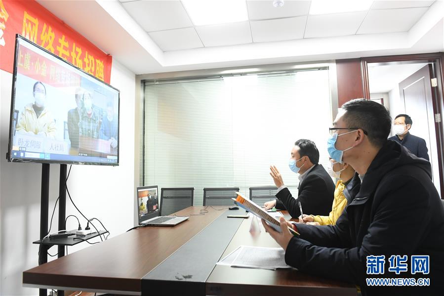 （新華全媒頭條&middot;圖文互動(dòng)）（18）從人民中汲取磅礴力量&mdash;&mdash;習(xí)近平總書記同出席2020年全國兩會(huì)人大代表、政協(xié)委員共商國是紀(jì)實(shí)