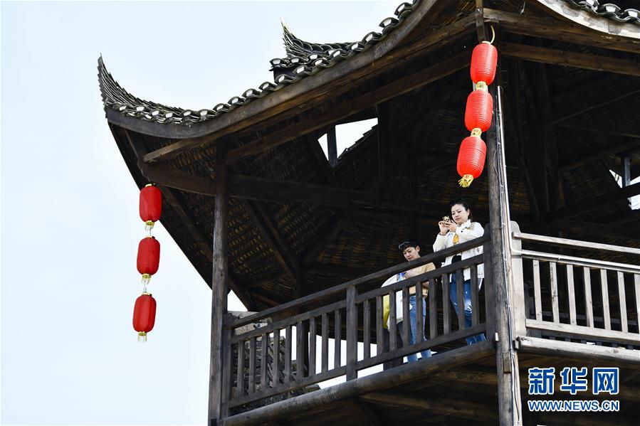 （新華全媒頭條&middot;圖文互動(dòng)）（20）從人民中汲取磅礴力量&mdash;&mdash;習(xí)近平總書記同出席2020年全國兩會(huì)人大代表、政協(xié)委員共商國是紀(jì)實(shí)