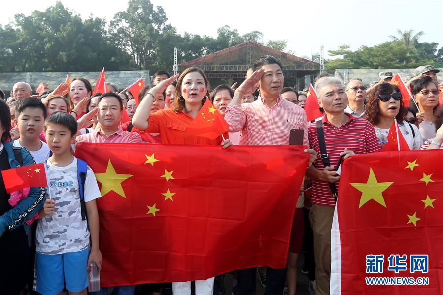 （圖文互動）（1）&ldquo;我和我的祖國，一刻也不能分割&rdquo;&mdash;&mdash;解放軍駐香港部隊(duì)與市民共同慶祝國慶70周年見聞