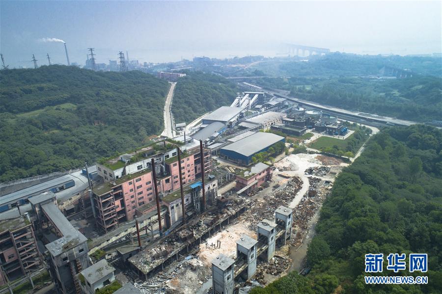 （新華全媒頭條&middot;圖文互動）（6）潮起東方萬象新&mdash;&mdash;以習近平同志為核心的黨中央團結(jié)帶領(lǐng)全黨全軍全國各族人民貫徹落實黨的十九大精神紀實