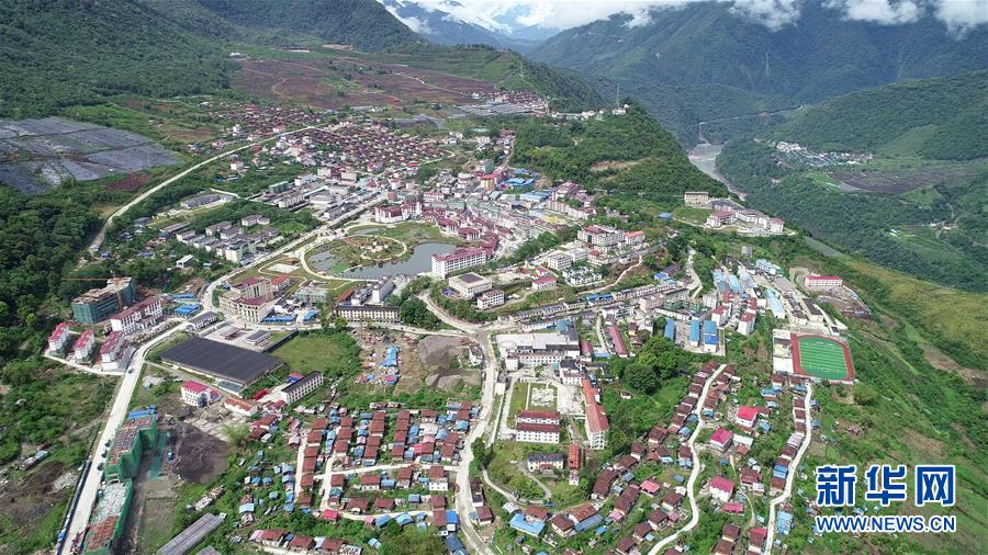 （兩會前夕看落實&middot;圖文互動）（1）格桑花開 幸福路寬&mdash;&mdash;西藏落實習近平總書記全國兩會重要講話精神紀實