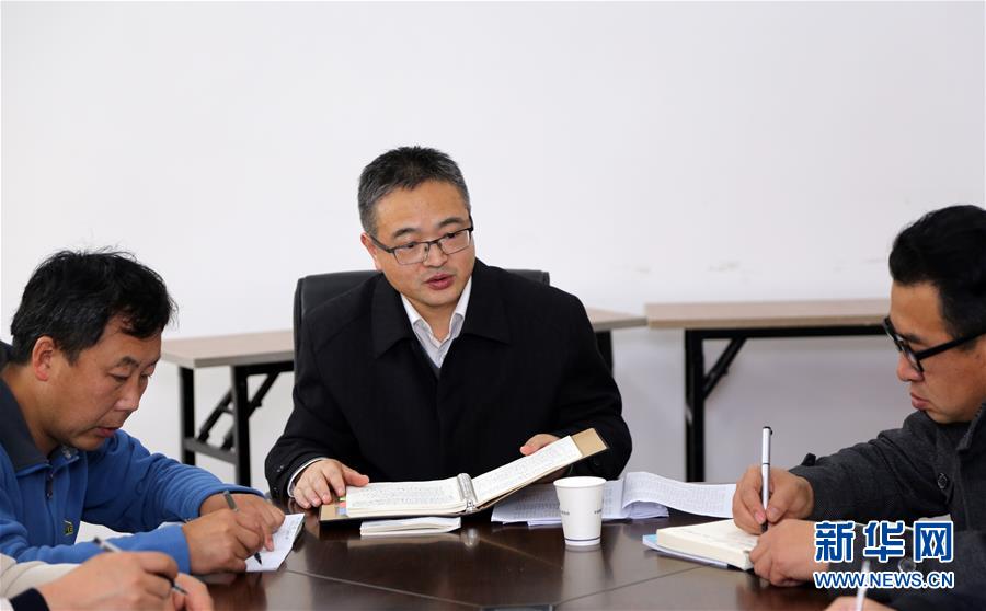 (新華全媒頭條·圖文互動)(6)凝聚民族復興的精神偉力——以習近平同志為核心的黨中央重視思想道德建設(shè)關(guān)心關(guān)愛道德模范紀實