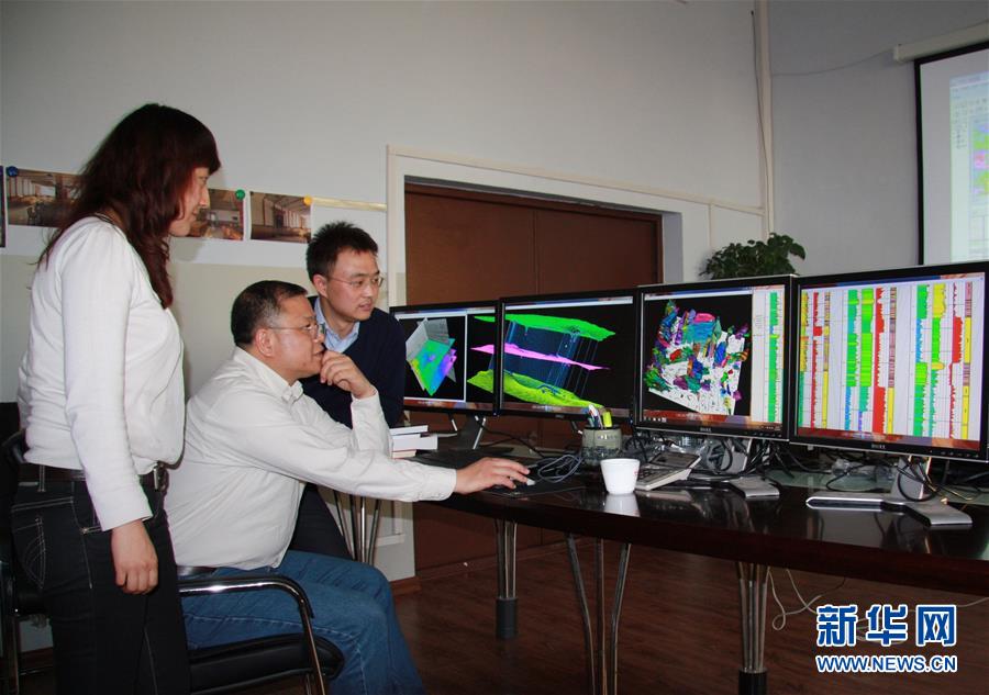 (新華全媒頭條·圖文互動)(10)凝聚民族復興的精神偉力——以習近平同志為核心的黨中央重視思想道德建設(shè)關(guān)心關(guān)愛道德模范紀實