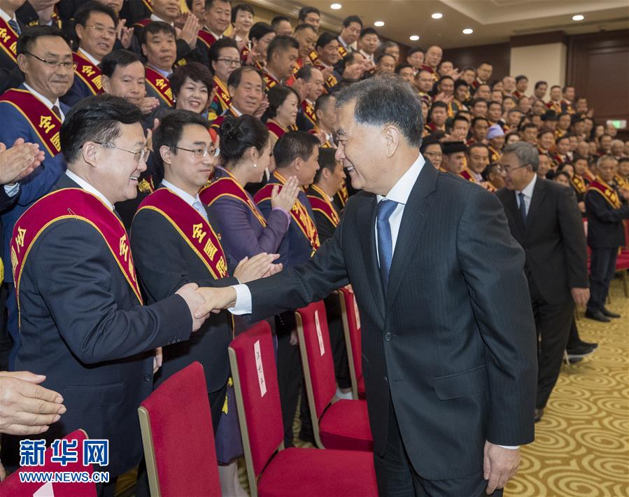 (時(shí)政)汪洋會(huì)見(jiàn)全國(guó)脫貧攻堅(jiān)獎(jiǎng)獲得者