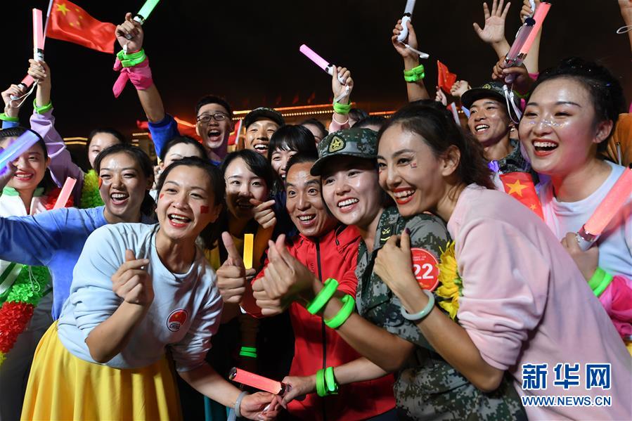 (新華全媒頭條·圖文互動(dòng))(9)彩云長在有新天——黨的十九大以來以習(xí)近平同志為核心的黨中央關(guān)心推進(jìn)宣傳思想工作紀(jì)實(shí)