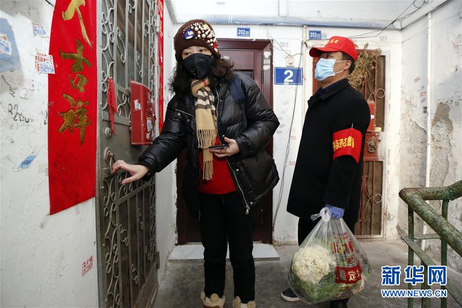 （習(xí)近平致敬的戰(zhàn)&ldquo;疫&rdquo;英雄&middot;社區(qū)工作者篇&middot;圖文互動）（6）他們，堅守一線戰(zhàn)風(fēng)雨