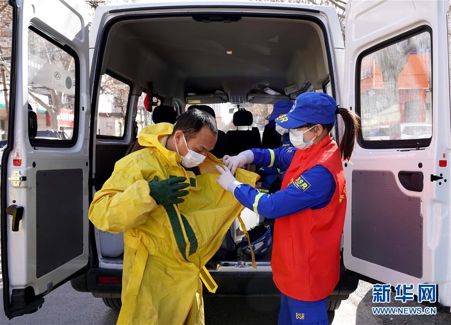 （習(xí)近平致敬的戰(zhàn)&ldquo;疫&rdquo;英雄&middot;志愿者篇&middot;圖文互動）（3）他們，微光成炬照征程