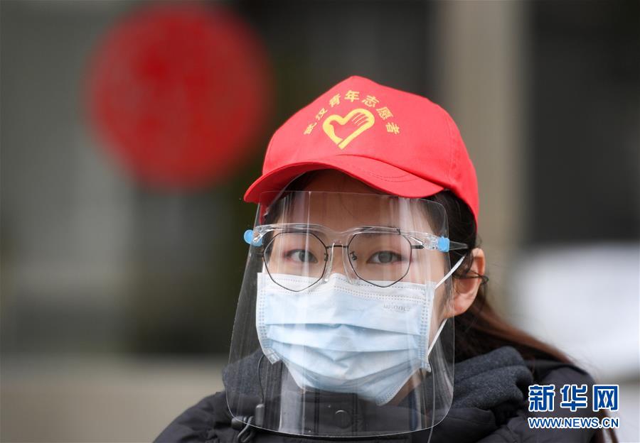 （習(xí)近平致敬的戰(zhàn)&ldquo;疫&rdquo;英雄&middot;志愿者篇&middot;圖文互動）（4）他們，微光成炬照征程