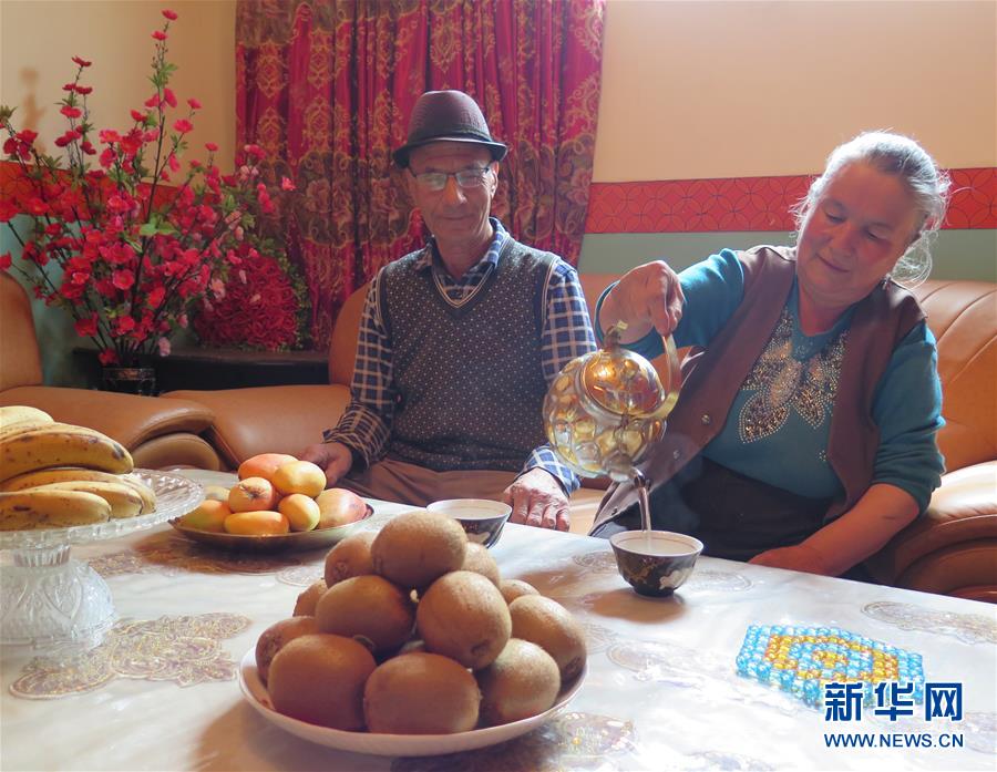 (新華全媒頭條·圖文互動(dòng))(12)春天里的5個(gè)“戰(zhàn)貧”瞬間——習(xí)近平總書記關(guān)于脫貧攻堅(jiān)決策部署指引攻克最后的深貧堡壘