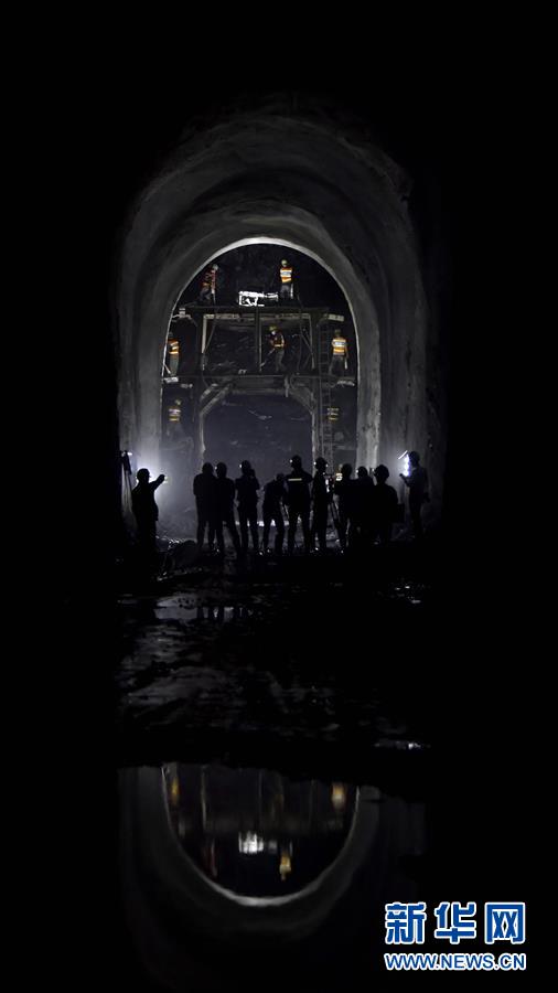 （在習(xí)近平新時(shí)代中國(guó)特色社會(huì)主義思想指引下&mdash;&mdash;新時(shí)代新作為新篇章&middot;習(xí)近平總書(shū)記關(guān)切事&middot;圖文互動(dòng)）（7）新機(jī)遇、新引擎&mdash;&mdash;重大工程重大項(xiàng)目建設(shè)新動(dòng)向觀察