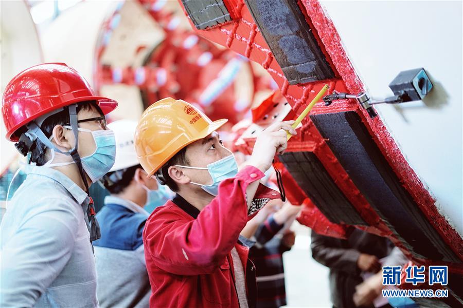 （在習近平新時代中國特色社會主義思想指引下&mdash;&mdash;新時代新作為新篇章&middot;習近平總書記關(guān)切事&middot;圖文互動）（1）最有力的支撐，最堅決的攀登&mdash;&mdash;記錄奮戰(zhàn)在復(fù)工復(fù)產(chǎn)一線的科技工作者