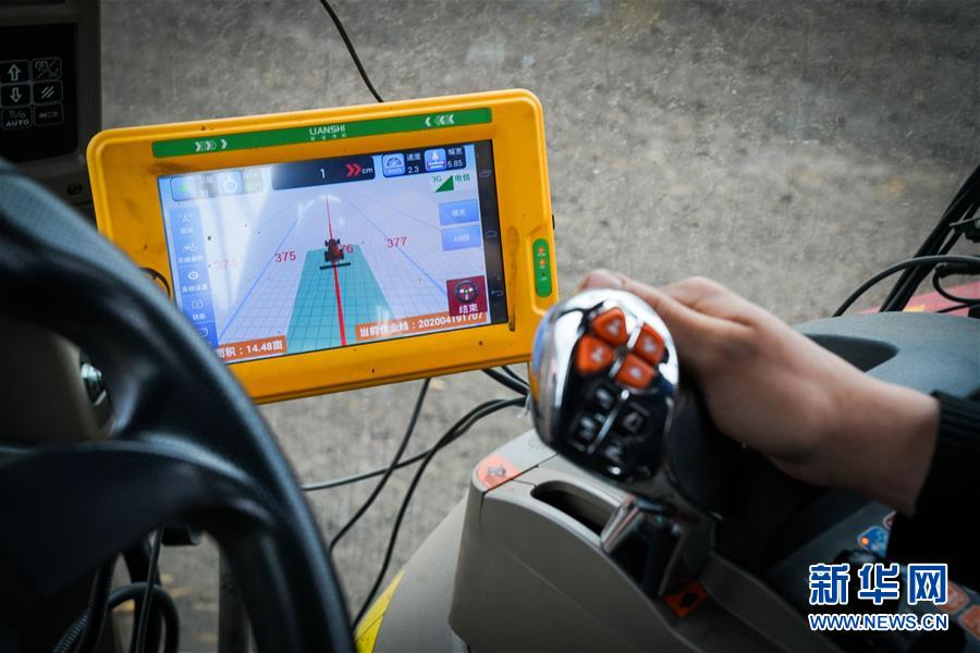 （在習(xí)近平新時代中國特色社會主義思想指引下&mdash;&mdash;新時代新作為新篇章&middot;習(xí)近平總書記關(guān)切事&middot;圖文互動）（3）讓農(nóng)民挑上&ldquo;金扁擔(dān)&rdquo;&mdash;&mdash;農(nóng)業(yè)現(xiàn)代化的生動實(shí)踐掃描