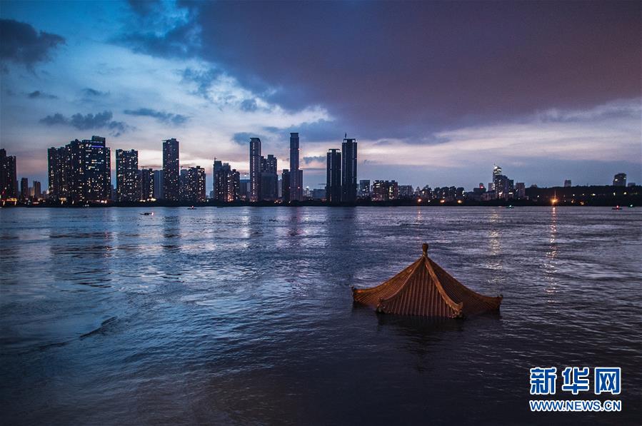 （在習(xí)近平新時(shí)代中國(guó)特色社會(huì)主義思想指引下&mdash;&mdash;新時(shí)代新作為新篇章&middot;習(xí)近平總書(shū)記關(guān)切事&middot;圖文互動(dòng)）（1）戰(zhàn)疫魔,斗洪魔&mdash;&mdash;湖北全力應(yīng)對(duì)防疫、防汛疊加&ldquo;雙考&rdquo;