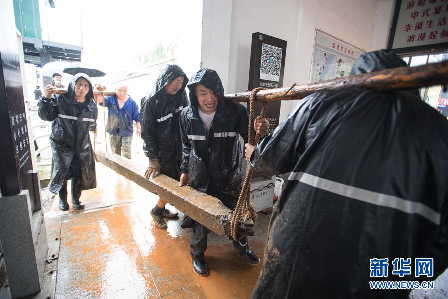 （在習(xí)近平新時(shí)代中國(guó)特色社會(huì)主義思想指引下&mdash;&mdash;新時(shí)代新作為新篇章&middot;習(xí)近平總書(shū)記關(guān)切事&middot;圖文互動(dòng)）（4）戰(zhàn)疫魔,斗洪魔&mdash;&mdash;湖北全力應(yīng)對(duì)防疫、防汛疊加&ldquo;雙考&rdquo;