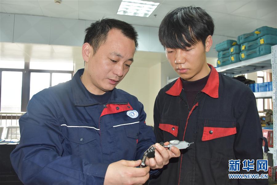 （總書記推動的改革身邊事&middot;教育改革篇&middot;圖文互動）（3）特寫：&ldquo;95后&rdquo;上海職校生：&ldquo;我的工牌上印著&lsquo;中國航天&rsquo;&rdquo;