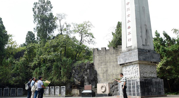 新華社大型主題網(wǎng)絡(luò)直播欄目《紅色追尋》走進(jìn)廣西、貴州