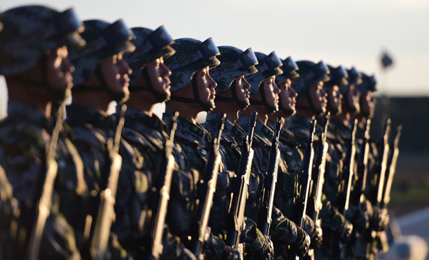 沙場(chǎng)今點(diǎn)兵！習(xí)近平檢閱部隊(duì)