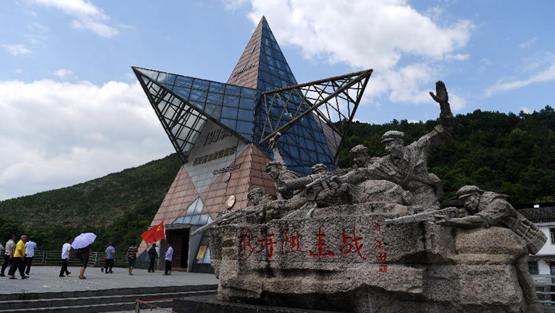 永遠(yuǎn)的紅飄帶&mdash;&mdash;從革命長(zhǎng)征路到發(fā)展新征程