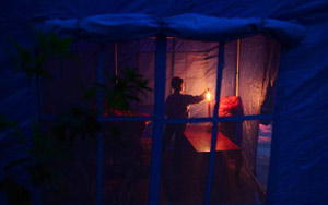 [震后視點]帳篷里的&ldquo;點點燭光&rdquo;