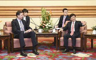 孟建柱會見美國聯(lián)邦調(diào)查局局長科米