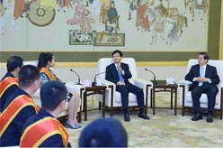 孟建柱會見買買提江&middot;托乎尼牙孜同志先進(jìn)事跡報告團(tuán)