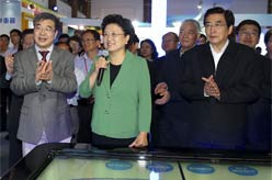 劉延?xùn)|、郭金龍參加2016年全國(guó)科技活動(dòng)周活動(dòng)