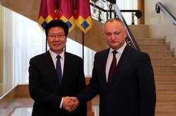 摩爾多瓦總統(tǒng)多東、總理菲利普會見張春賢