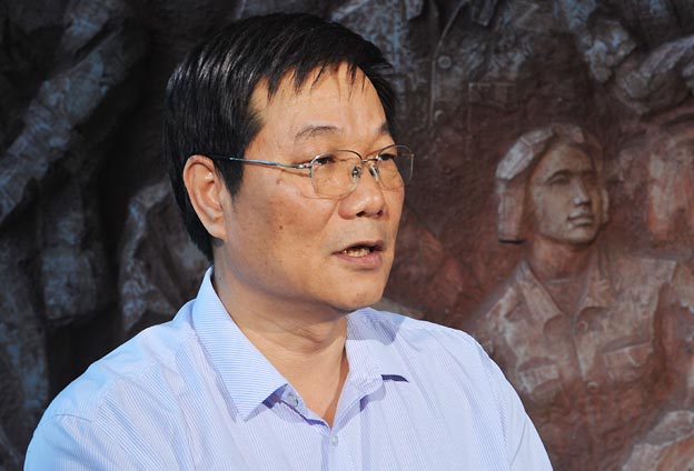 我們把黨的政治優(yōu)勢和現代企業(yè)制度優(yōu)勢結合起來，建立完善決策、執(zhí)行、監(jiān)督三個體系。