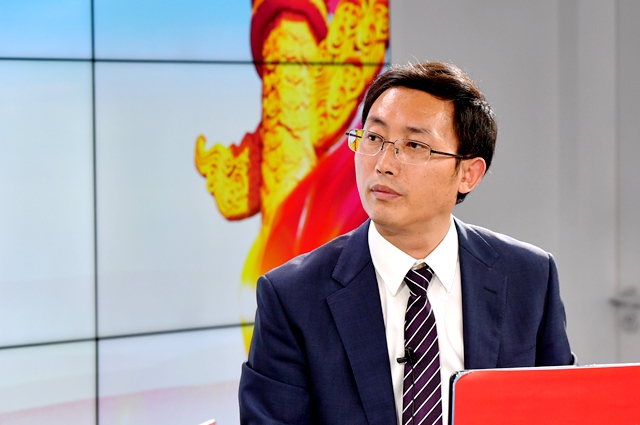 繼往是為了開來，那么開什么來？我們的未來是什么？我們現(xiàn)在站在什么歷史方位上？往哪里去走？