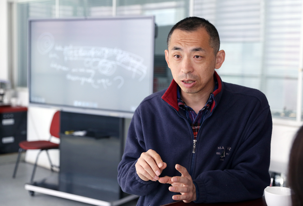 在黑洞的最中心，是平行宇宙的另外一個入口